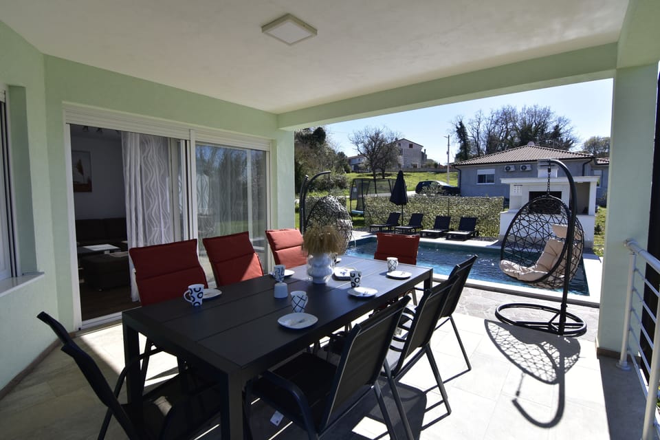 Villa, 3 Bedrooms, Private Pool, Garden View | Dining room