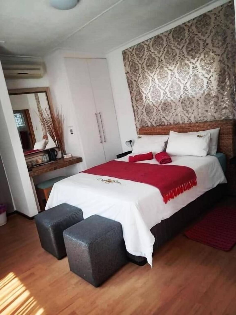 Standard Double Room | In-room safe, iron/ironing board (on request), WiFi (free)
