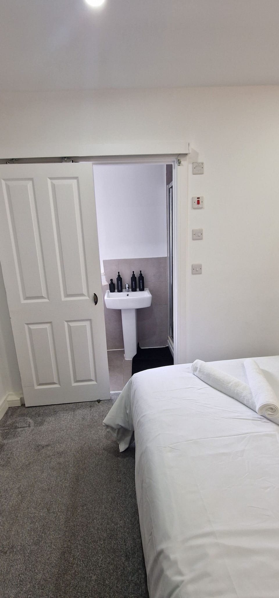 Cozy 1 Bedroom Fully Furnished Apartment Apartment in Leicester