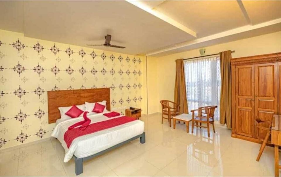 Suite | Desk, iron/ironing board (on request), WiFi (free)