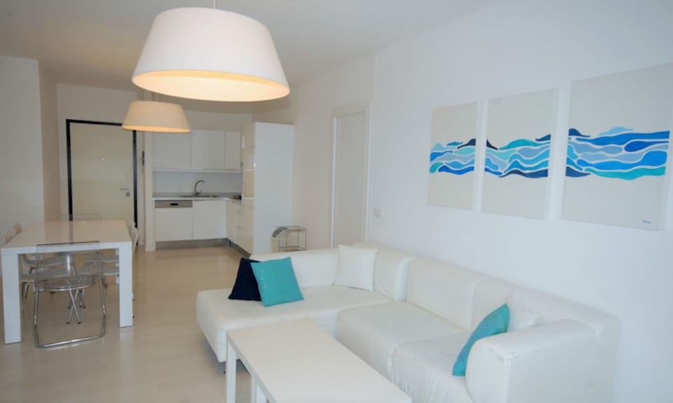 Apartment, 3 Bedrooms, Balcony, Ocean View | Living room