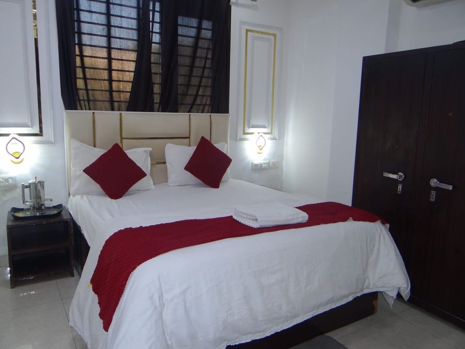Premium Room | Desk, soundproofing, free WiFi, bed sheets