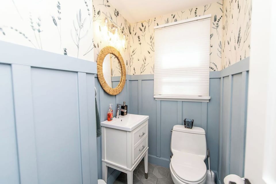 Cute and clean half bath