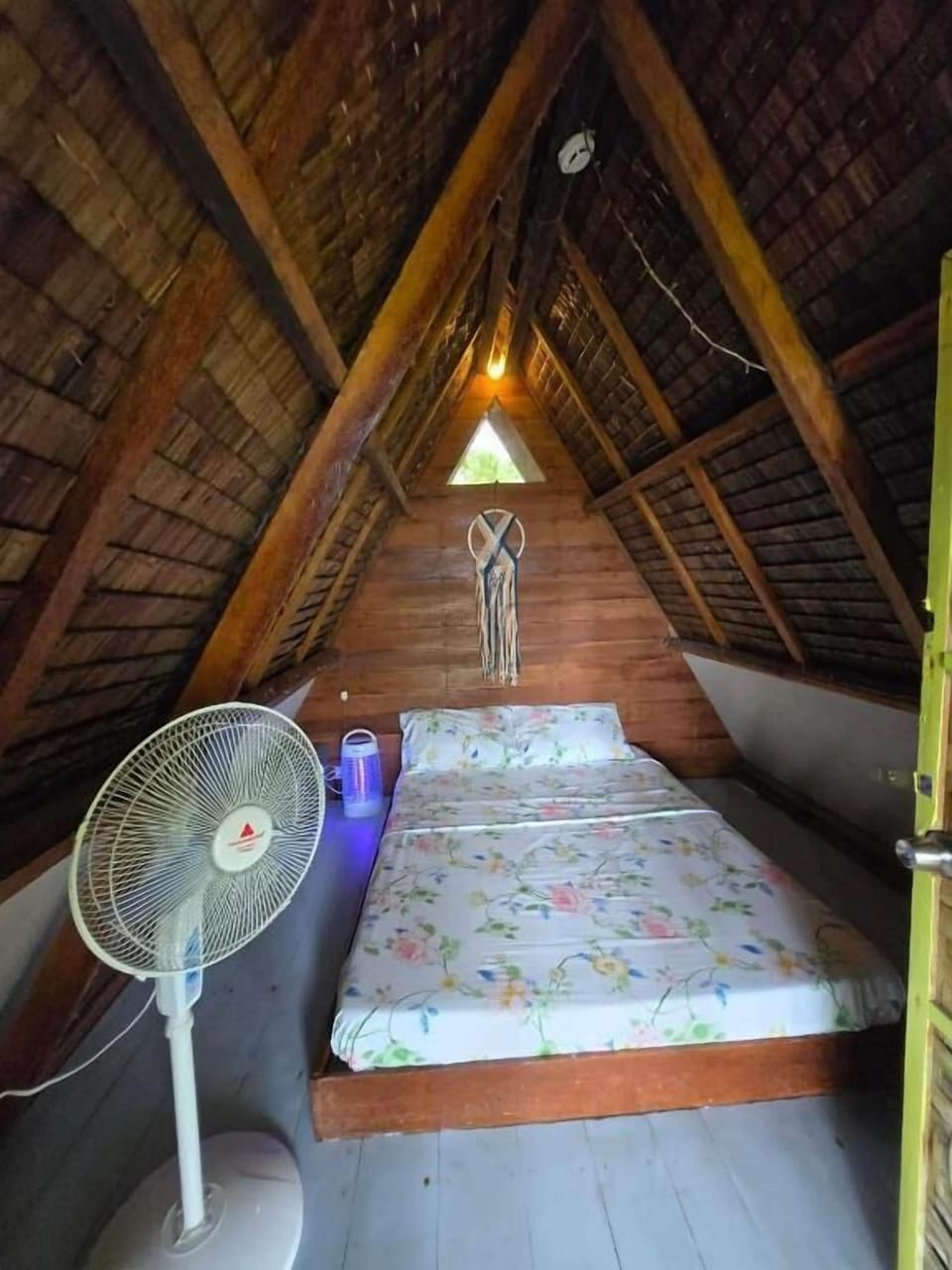 Traditional Cabin, Beach View | Individually decorated, individually furnished, desk