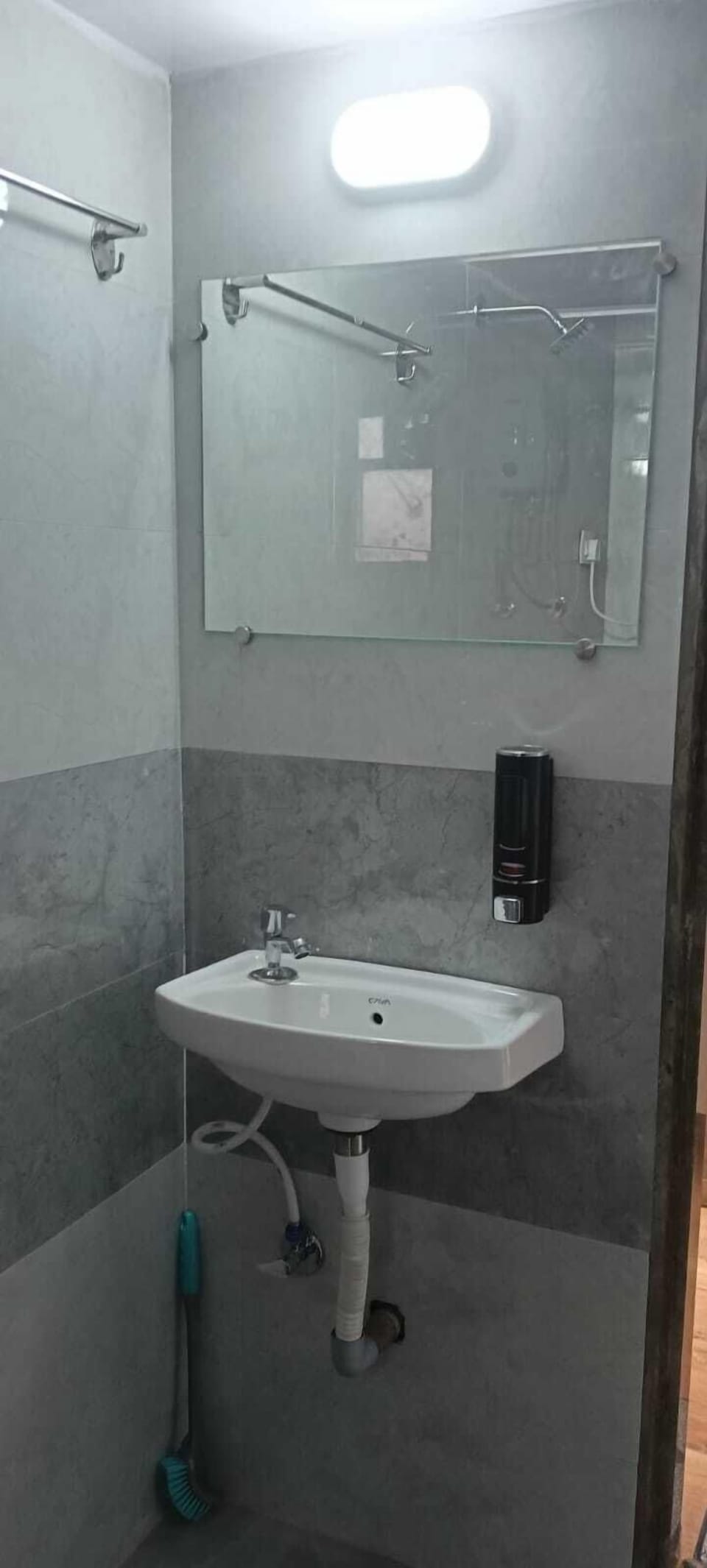 Shower, free toiletries, towels, soap