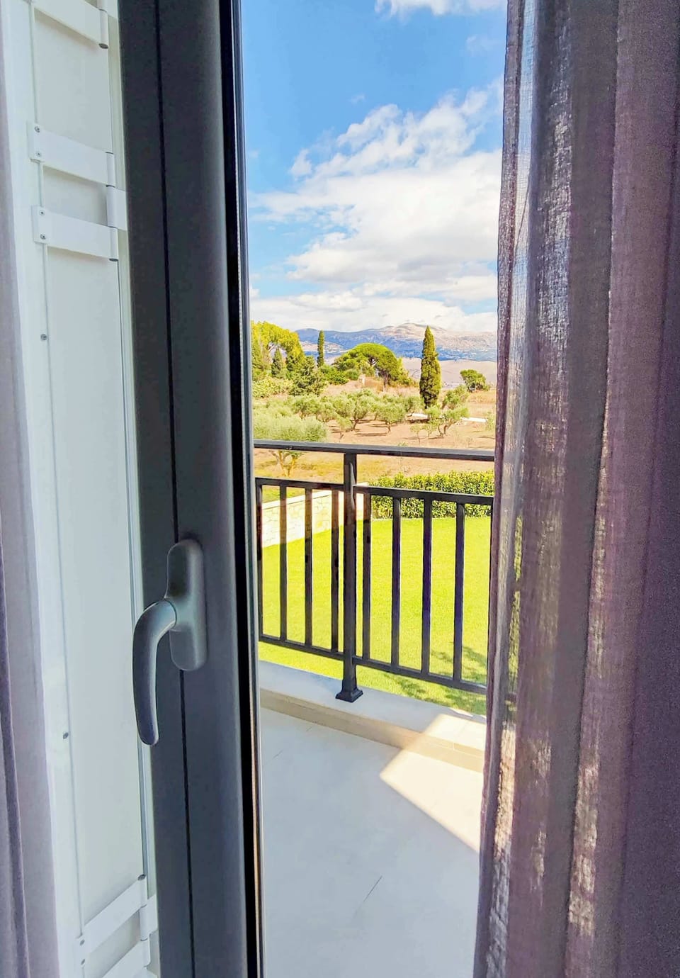 Balcony overlooking peaceful fields and open landscape. Enjoy quiet mornings, fresh air, and the relaxing outdoor atmosphere