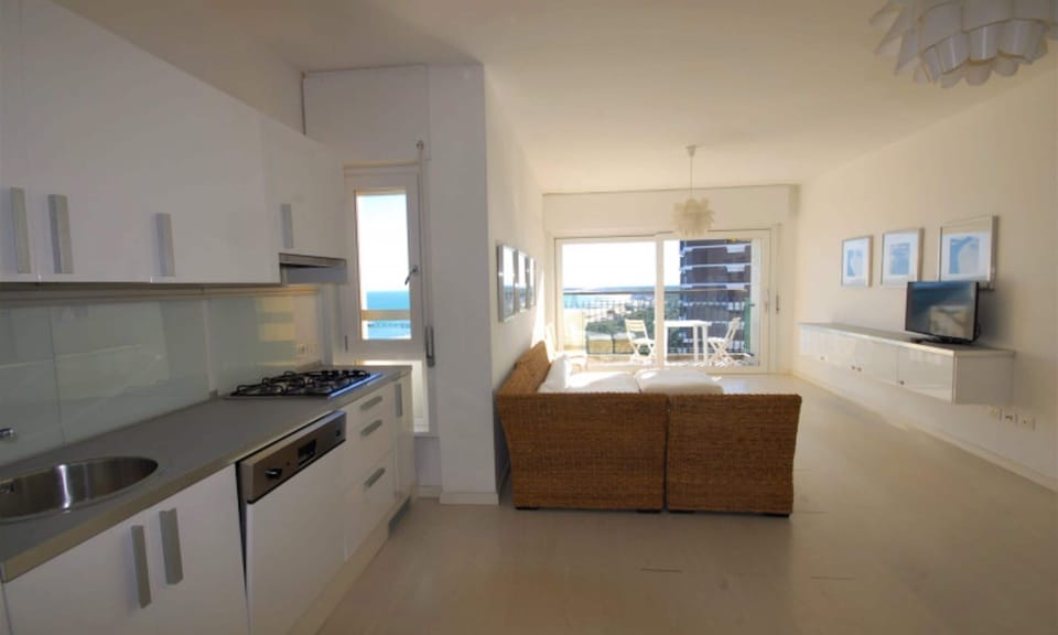 Apartment, 2 Bedrooms, Balcony, Ocean View | Interior