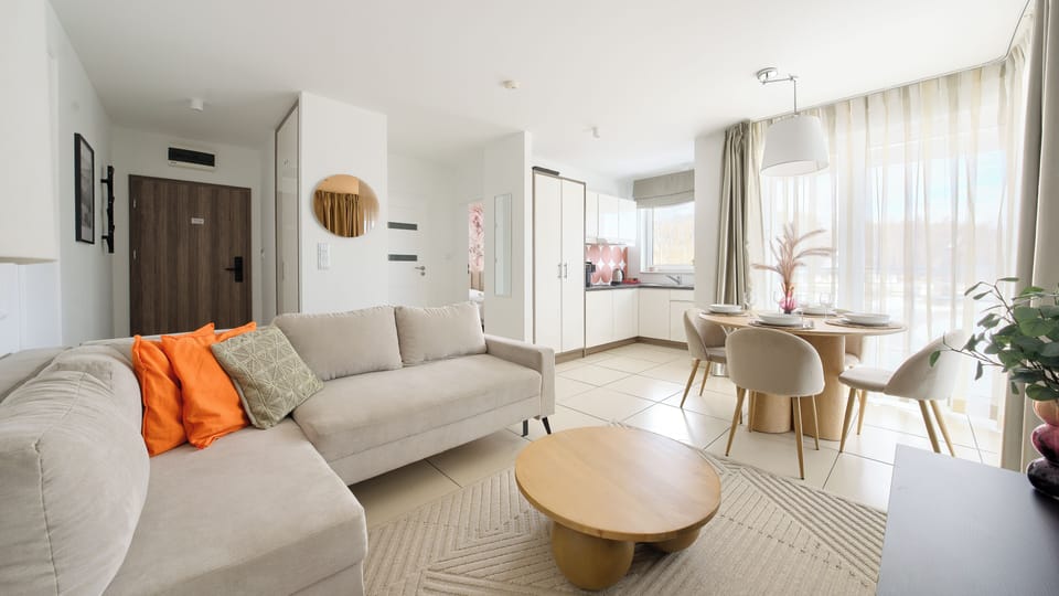 Apartment, Balcony, City View (334) | Living area | Flat-screen TV
