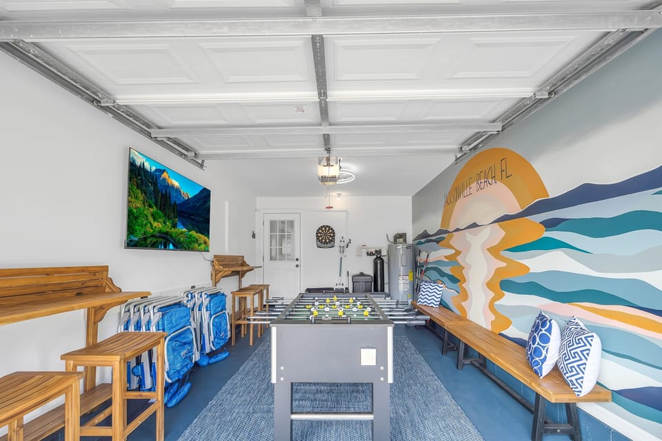 Game room with Smart TV, dartboard, foosball and all beach gear