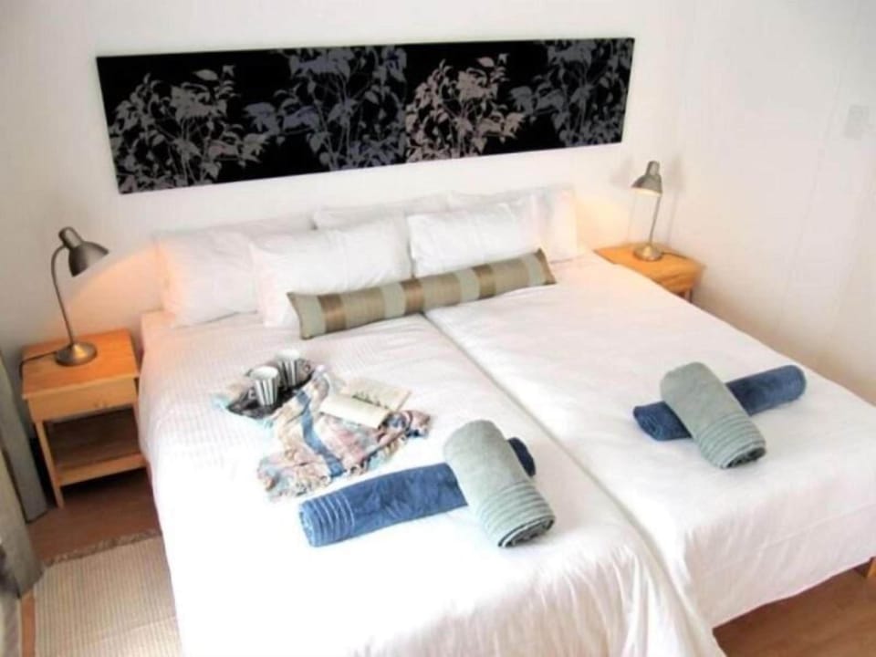 Twin Room, Patio | In-room safe, iron/ironing board (on request), WiFi (free)
