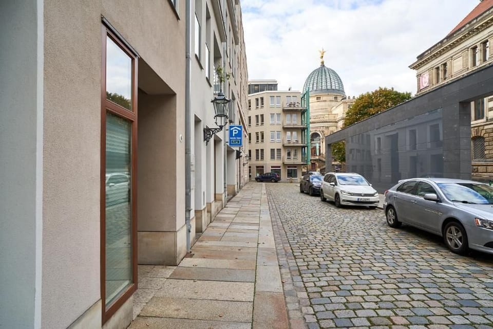 Apartment, 3 Bedrooms, Balcony, City View | Parking