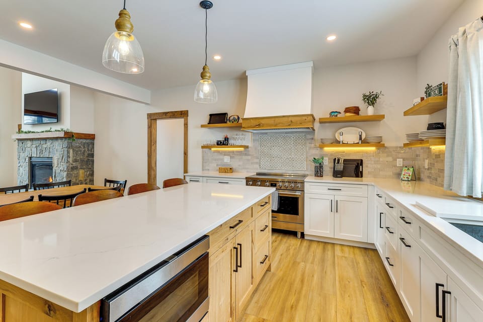 House (5 Bedrooms) | Interior