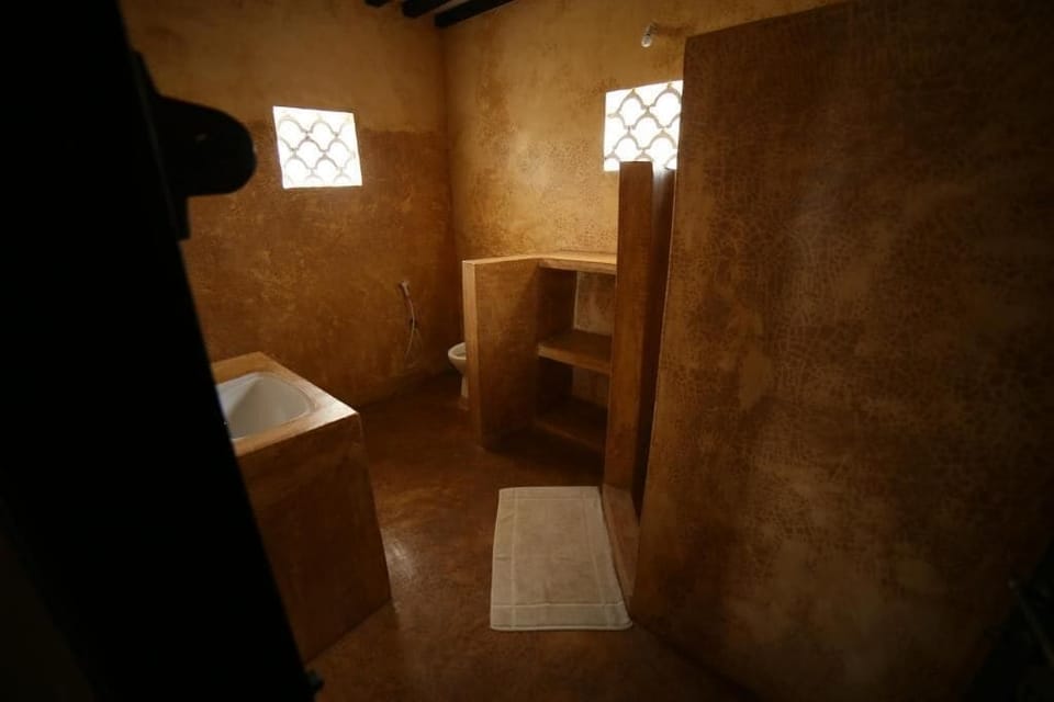 Superior Double Room | Bathroom | Shower, free toiletries, slippers, towels