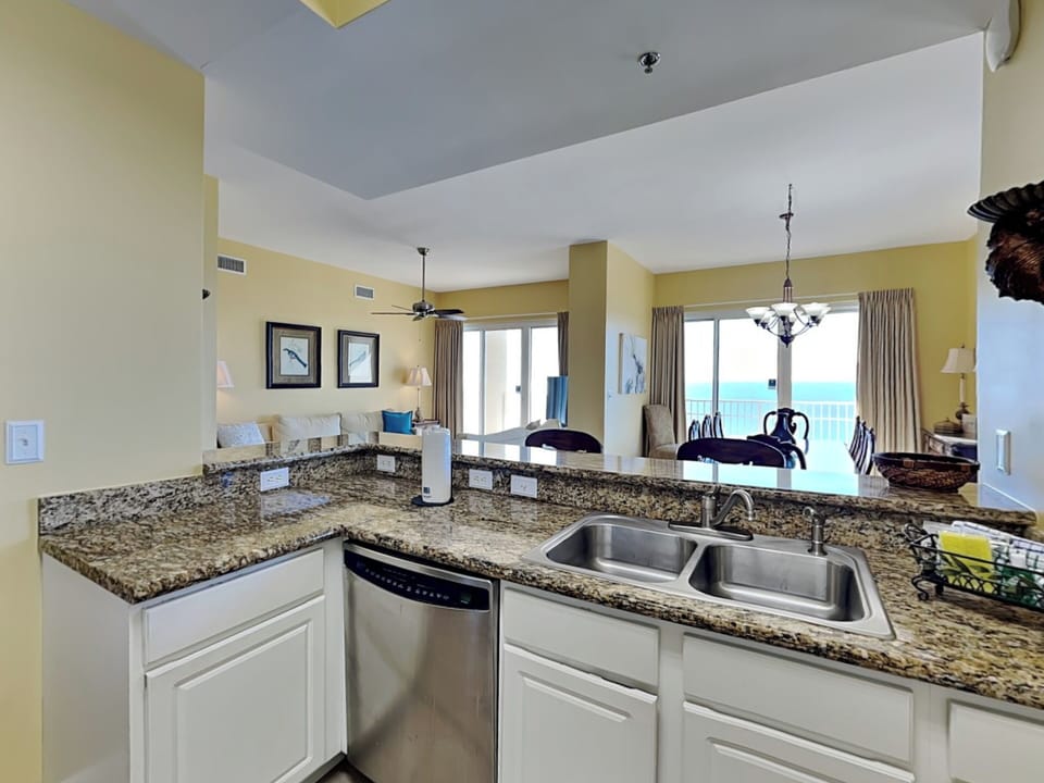 Kitchen - Open Floor Plan