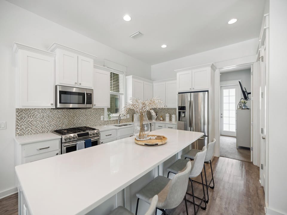 Kitchen Island - Breakfast Seating - First Floor