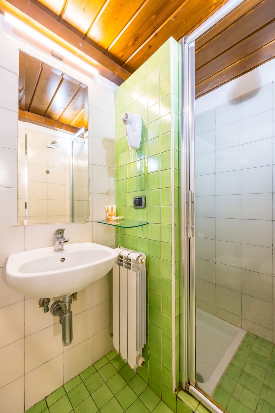 Comfort Double Room | Bathroom | Shower, hair dryer, towels, soap