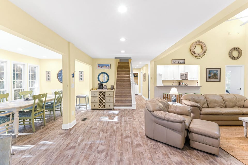 OPEN DINING ROOM OVERLOOKING THE LIVE OAKS