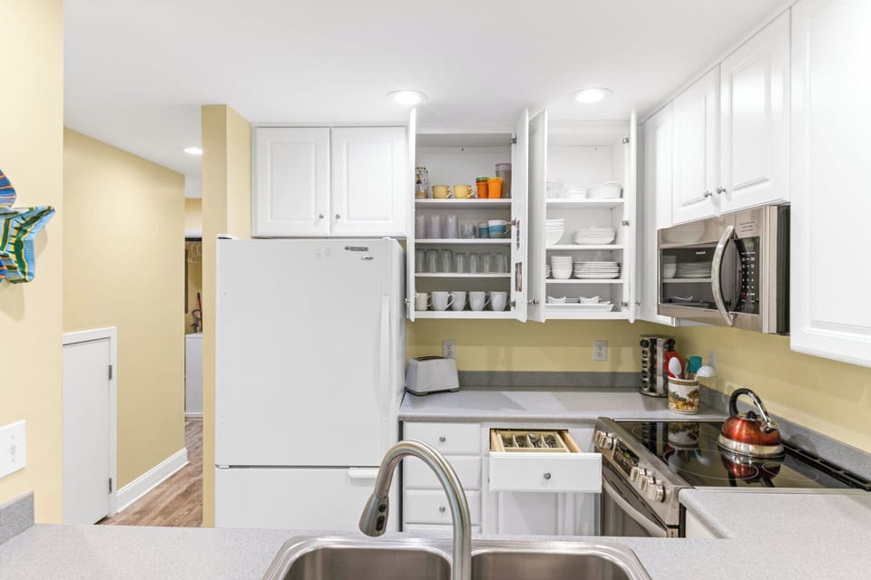 FULLY STOCKED KITCHEN