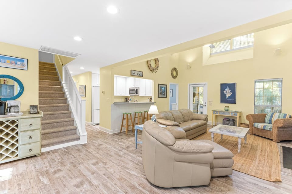 LOTS OF SUNLIGHT STREAMING IN FROM HIGH CEILINGS AND WINDOWS
