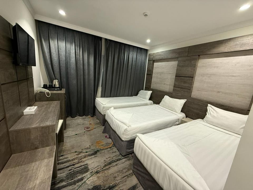 Triple Room | Free WiFi, bed sheets