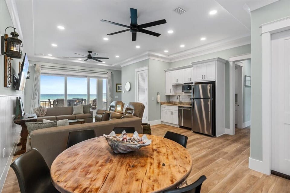 2nd Floor - Living room #1, Kitchenette