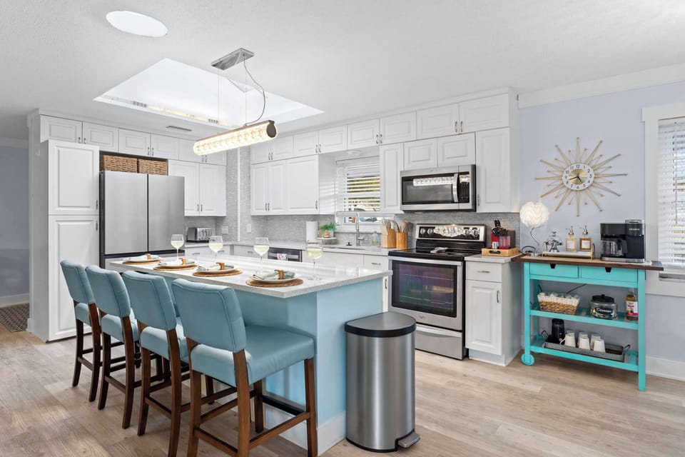 Kitchen Paradise: Bright space with stylish seating and modern appliances for culinary adventures!