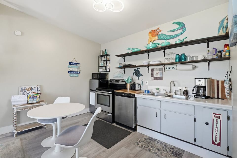Compact Dining Nook