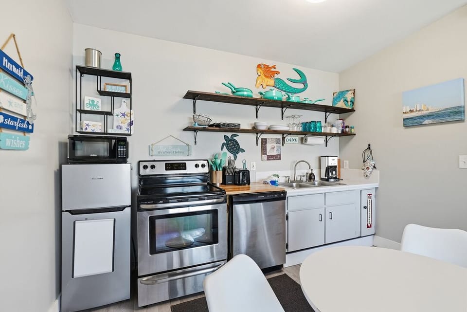 Fully Equipped Kitchenette