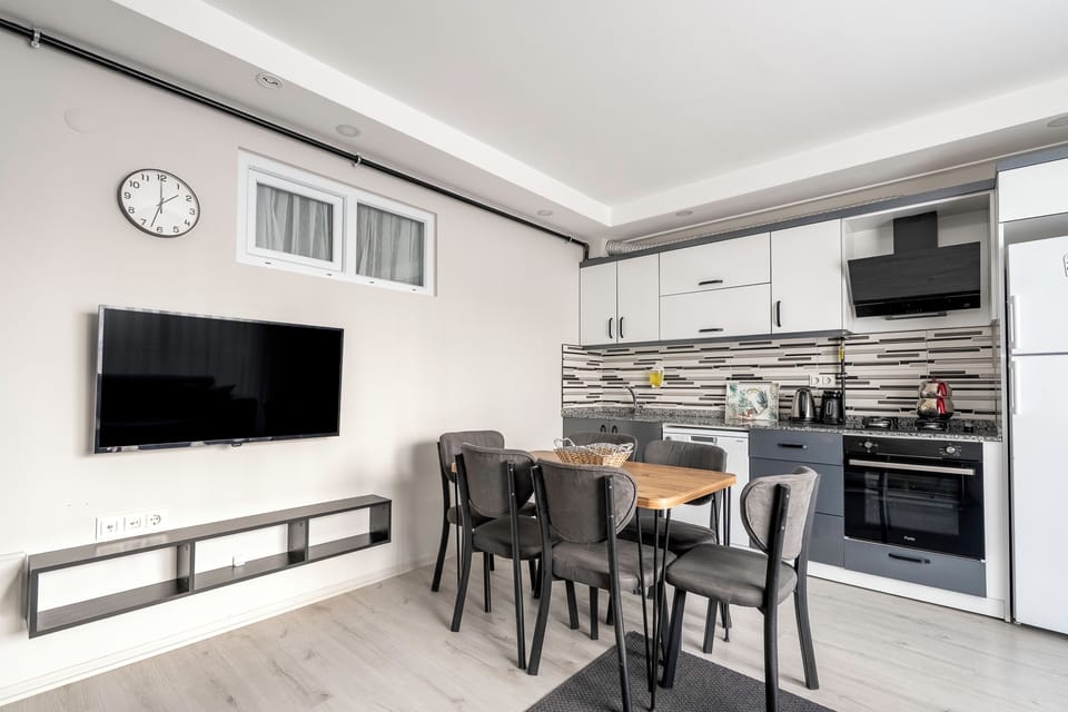 Economy Apartment, 3 Bedrooms, 2 Bathrooms | Living area | 80-cm TV with cable channels