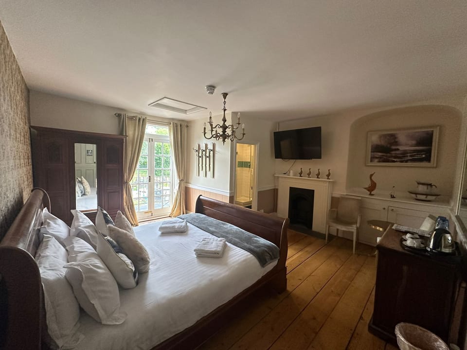 Royal Double Room, Balcony, River View | Desk, laptop workspace, iron/ironing board, free WiFi