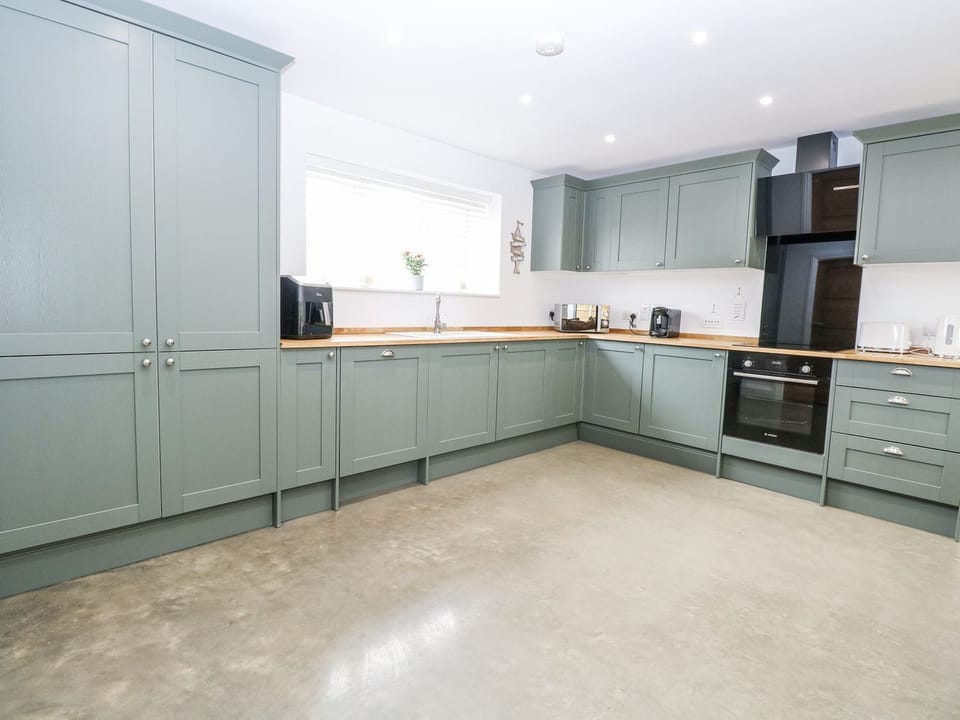 Fridge, microwave, toaster, cookware/dishes/utensils