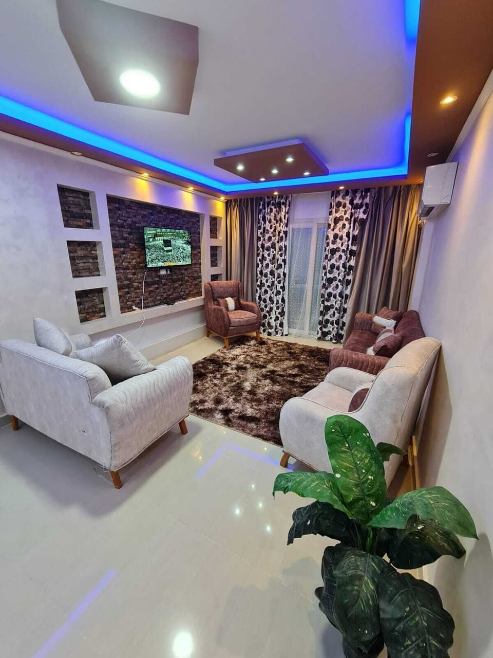 Deluxe Apartment, Balcony, City View | Living area