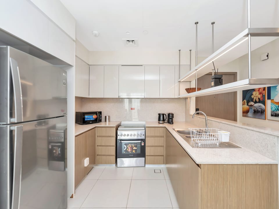 Luxury Apartment, 4 Bedrooms, Balcony, City View | Private kitchen | Full-size fridge, microwave, oven, stovetop