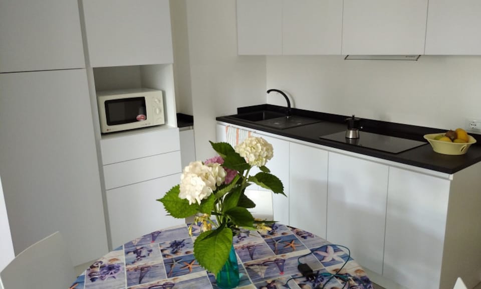 Apartment, 1 Bedroom, Terrace, Garden View | Interior