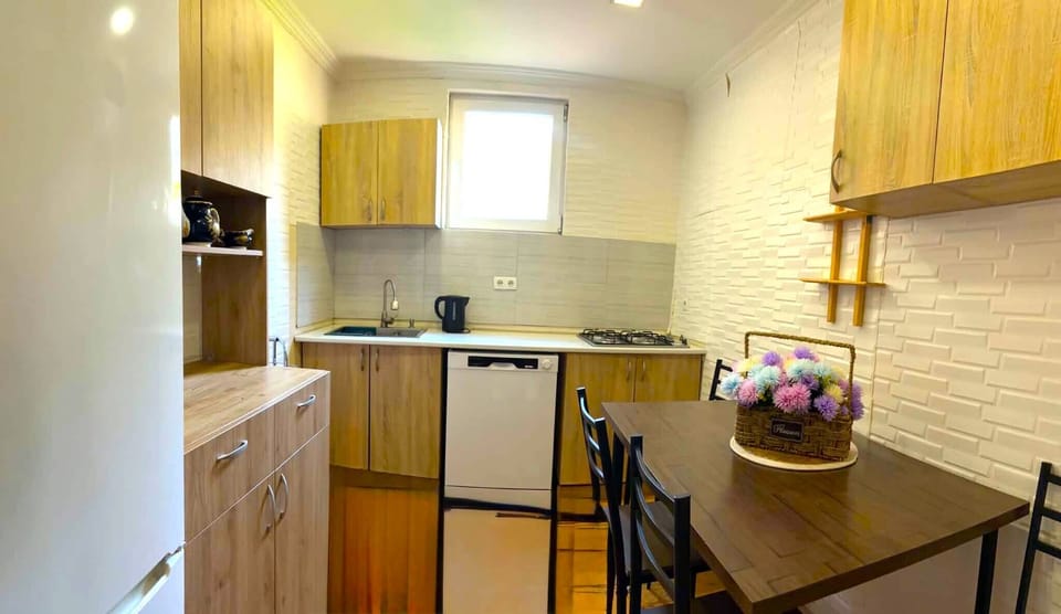 House, Balcony, City View | Private kitchen