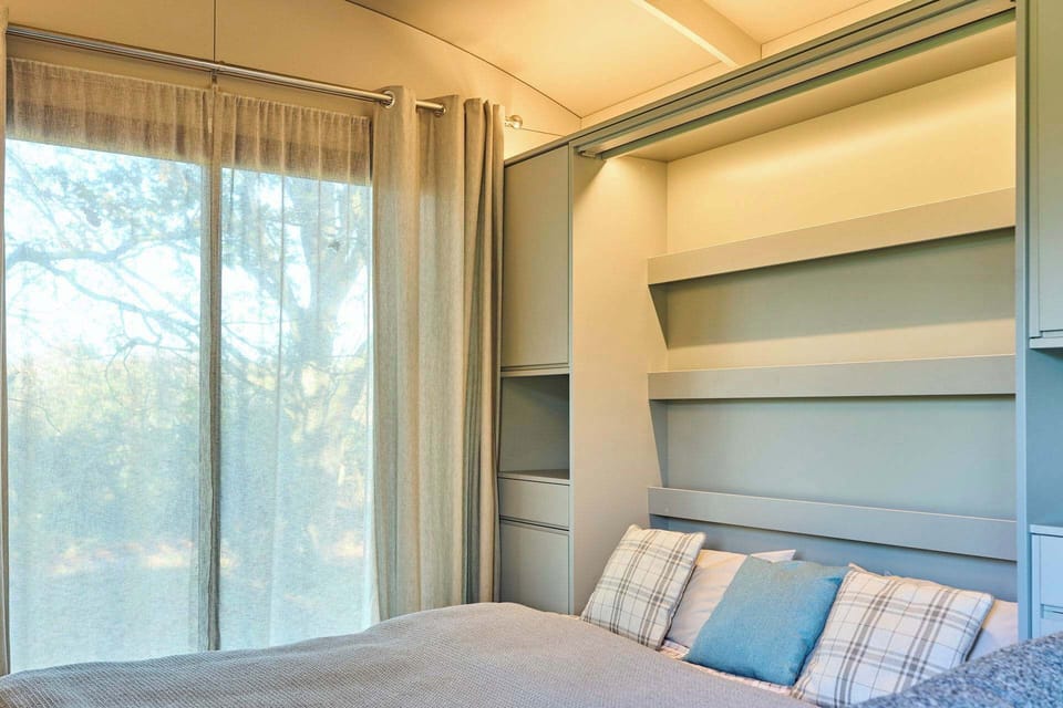 Molly Mod, Marsham - Host & Stay
