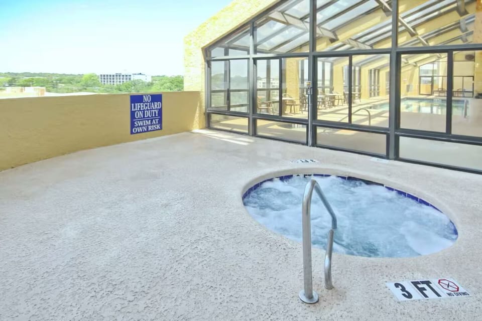 Indoor spa tub