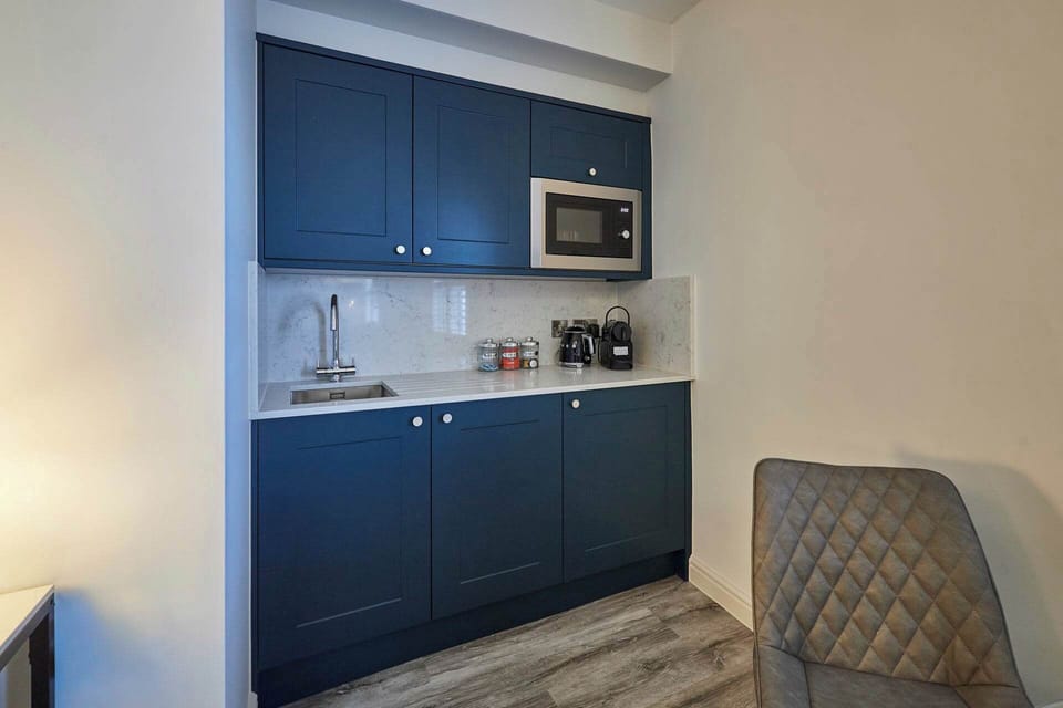 Langley Hotel Apt 8, Whitby - Host & Stay