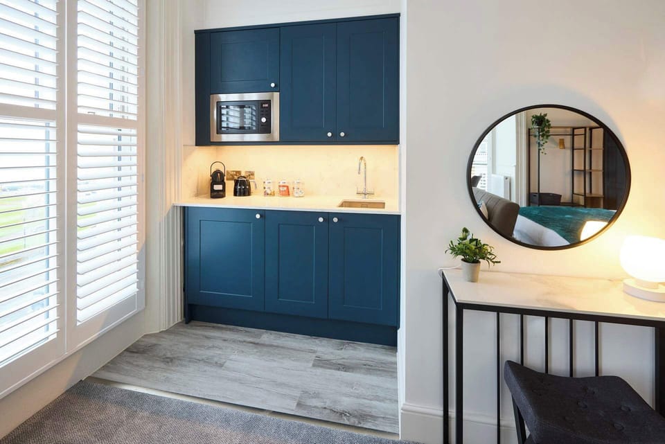 Langley Hotel Apt 3, Whitby - Host & Stay