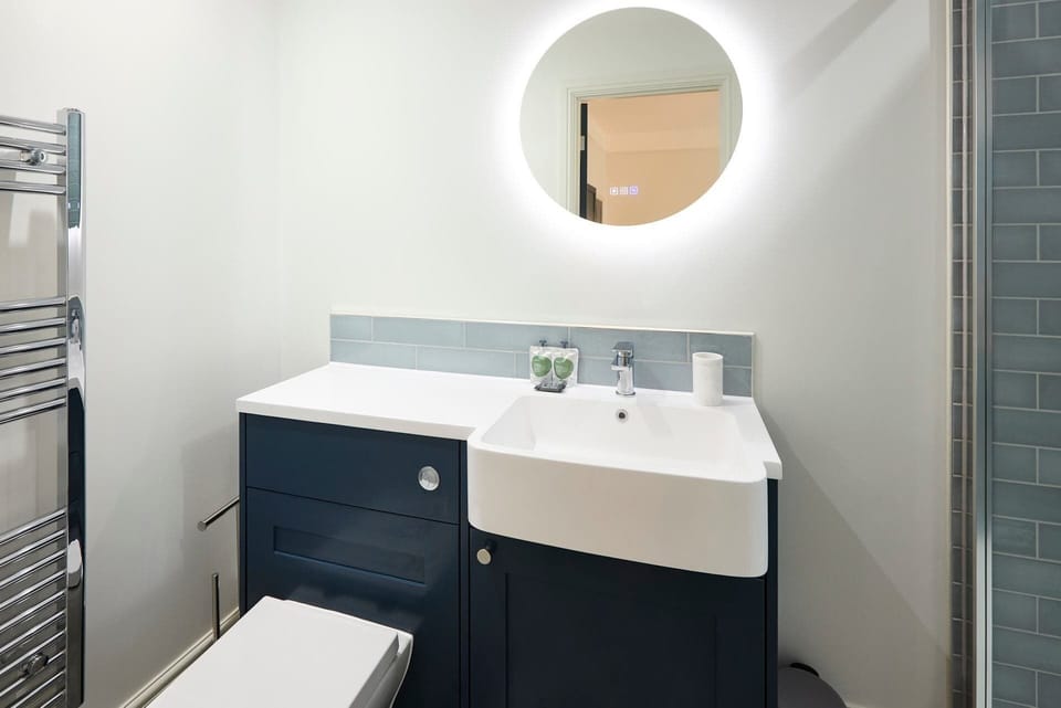 Langley Hotel Apt 4, Whitby - Host & Stay