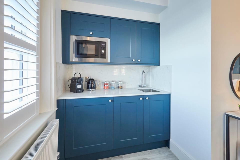 Langley Hotel Apt 7, Whitby - Host & Stay