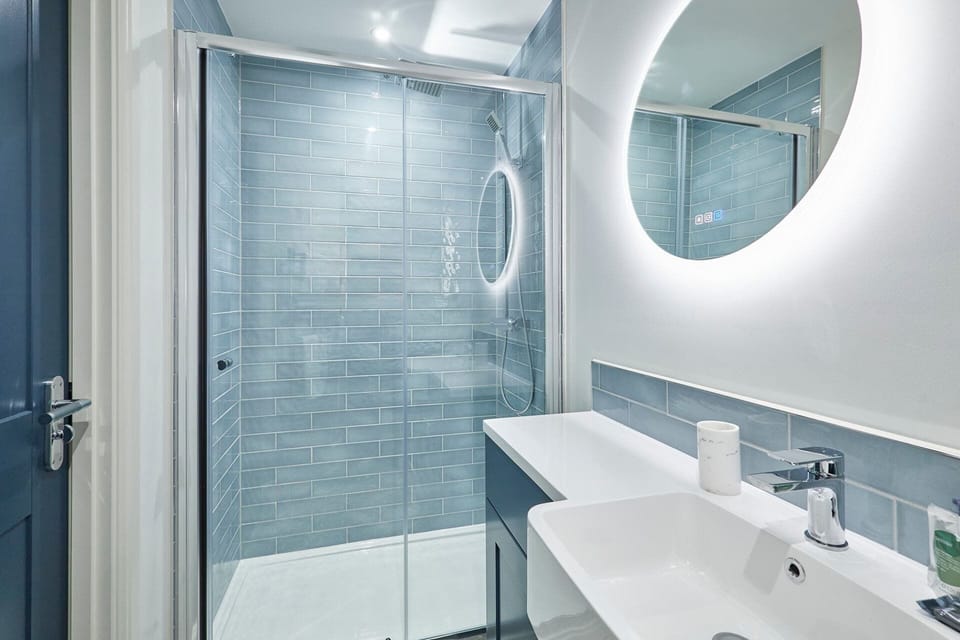 Langley Hotel Apt 7, Whitby - Host & Stay