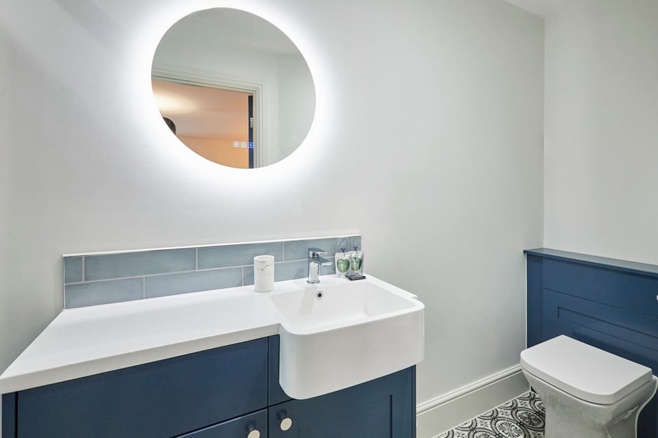 Langley Hotel Apt 7, Whitby - Host & Stay