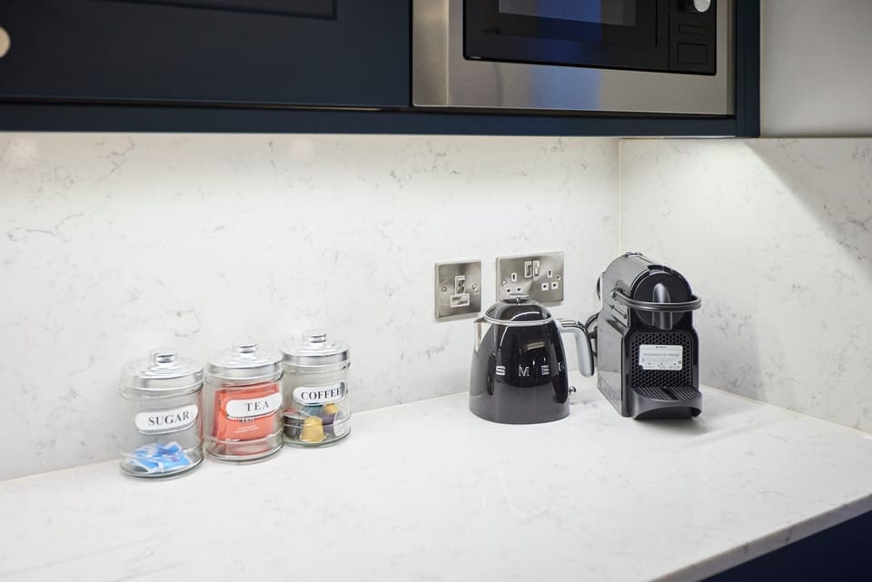 Langley Hotel Apt 12, Whitby - Host & Stay