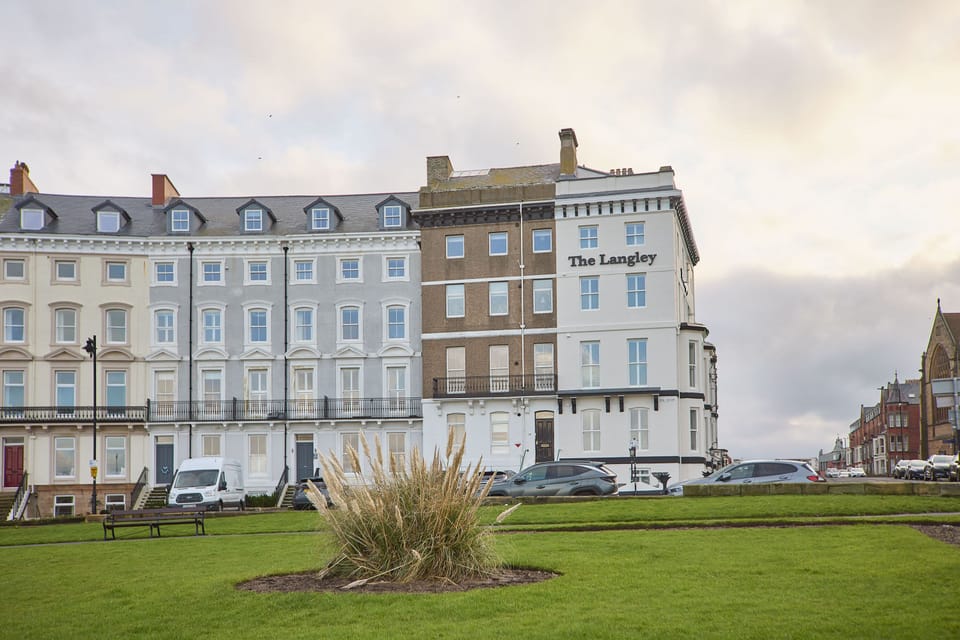 Langley Hotel Apt 12, Whitby - Host & Stay