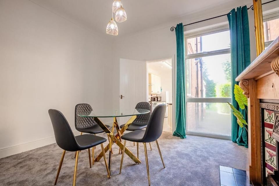 Somerset Road House, Birmingham - Host & Stay