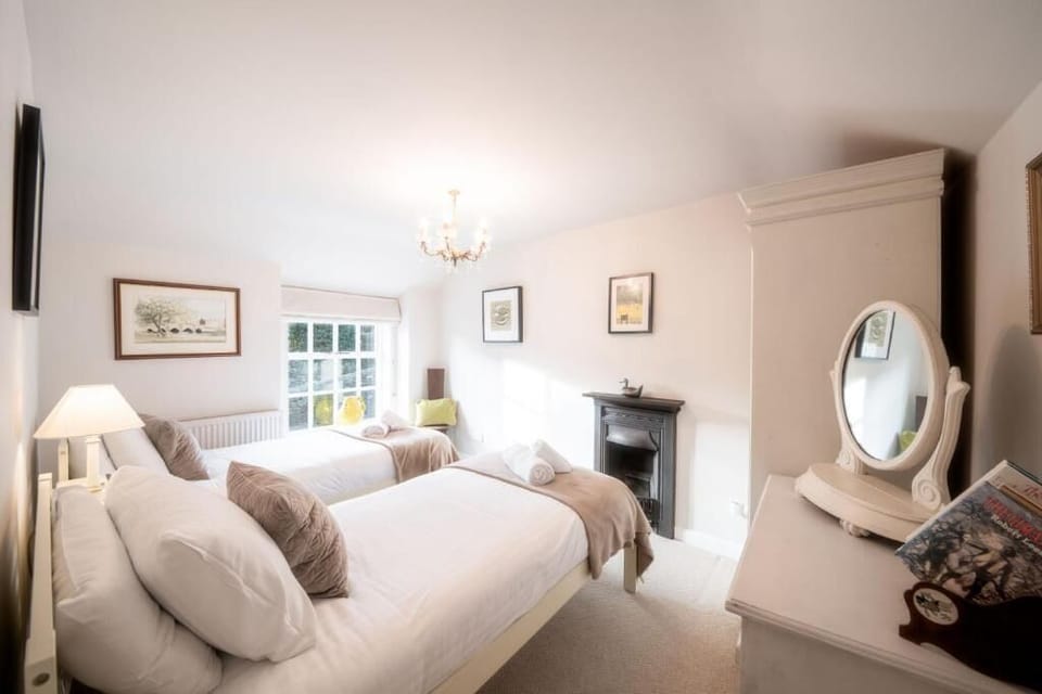 White House, Wensley - Host & Stay