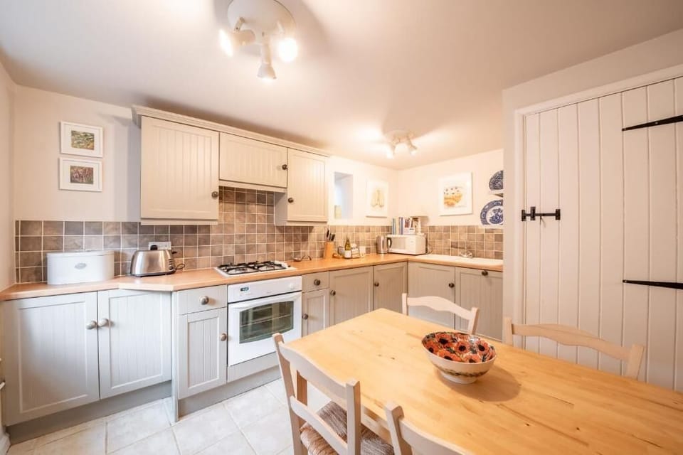 White House, Wensley - Host & Stay