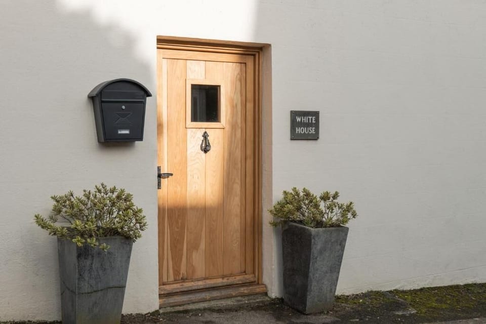 White House, Wensley - Host & Stay