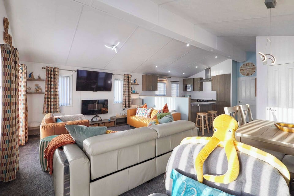 The Beach House, Newbiggin-by-the-Sea - Host & Stay